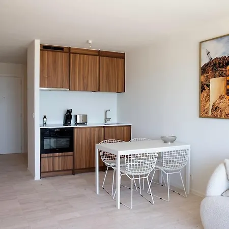Komorebi With Beautiful Sea Views דירה